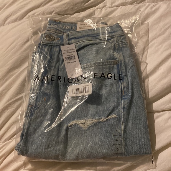 AE ripped highest waist ‘90s boyfriend jeans - Picture 3 of 3